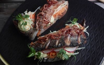 oppskrift på Smørbrød med stekt sildefilet, remulade og råkost