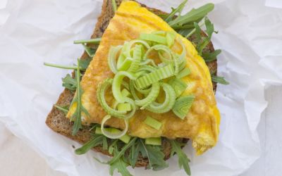 oppskrift på Omelett med ruccula og purreløk