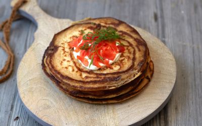 Blinis med røkelaks, rømme og dill