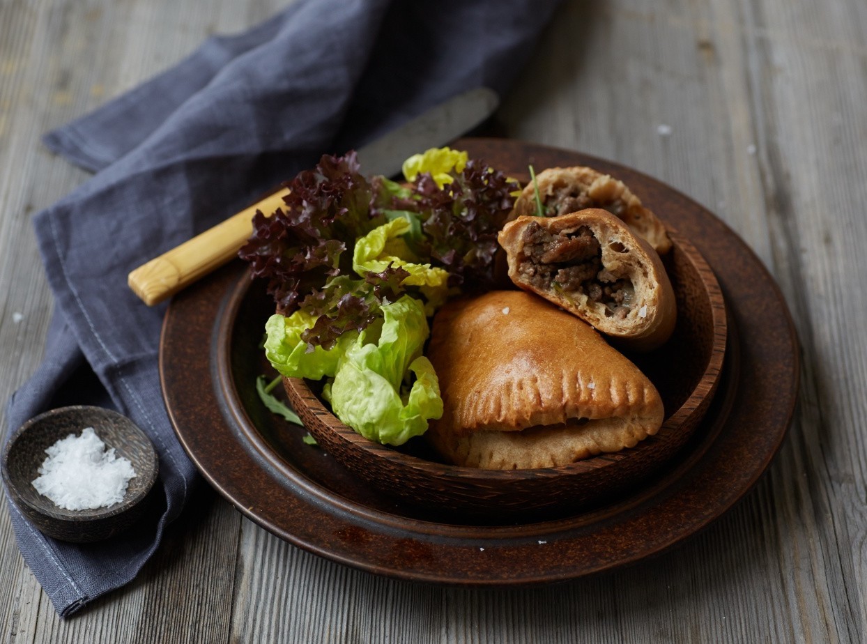 Piroger med kjøtt, løk og sopp