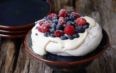oppskrift på Pavlova med friske bær