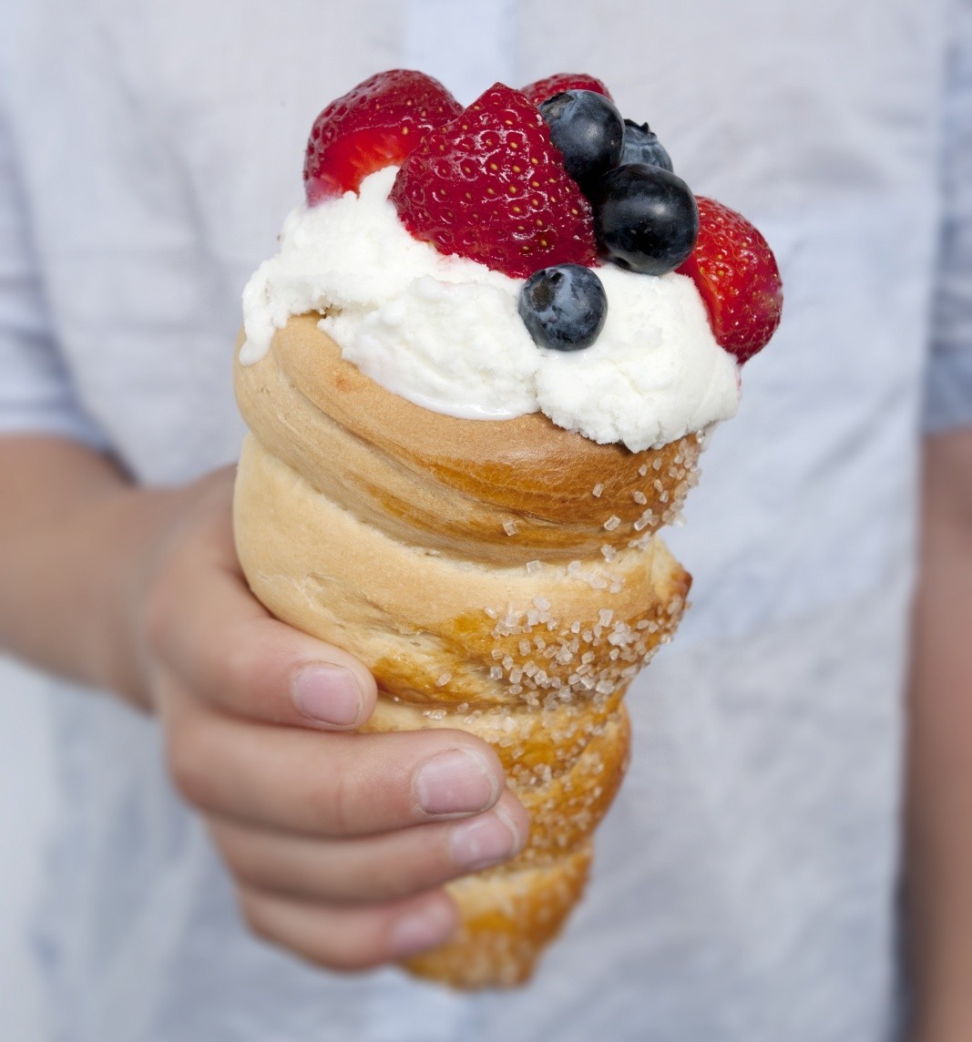 Cones med iskrem og bær