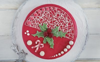 Julepyntet marsipankake