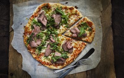 Pizza med reinsdyrstek