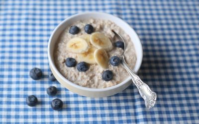 Kjøleskapsgrøt med banan og blåbær