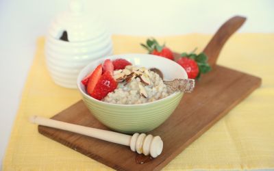 Byggrynsgrøt med honning og nøtter