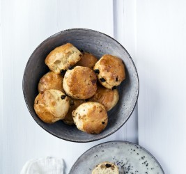 oppskrift på Scones med appelsin, rosiner og nøtter