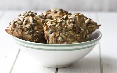 surdeigsbrikser med gresskarkjerner