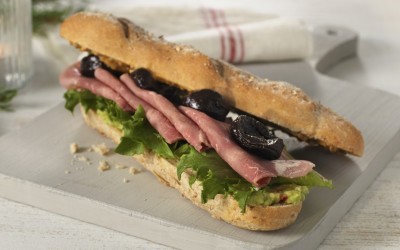 Oppskrift på Bagett med lammerull og guacamole