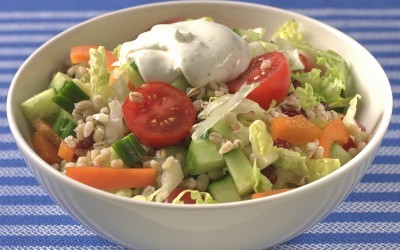 Oppskrift på lunsjsalat med byggryn
