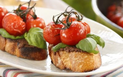 Bruschetta med tapendae og bakte tomater