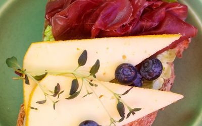 Smørbrød med ridderost og spekeskinke