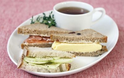 oppskrift på Sandwicher til afternoon tea party med agurk, brie og røkelaks