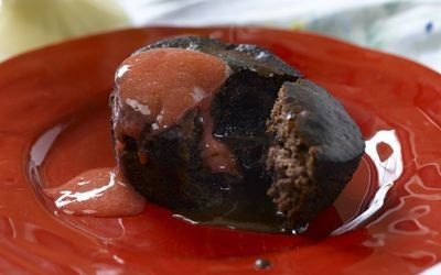 Sjokoladefondant med jordbærkuli