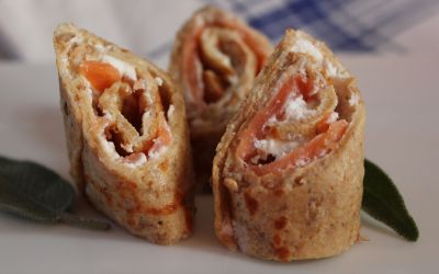 oppskrift på Grove pannekaker med kremost og røkelaks