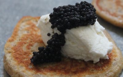 Blinis med rømme og kaviar