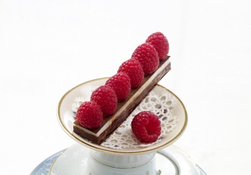 Sjokolademoussekake med bringebær