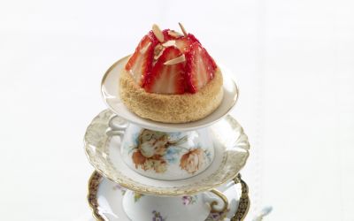 Fruktterte på nøttebunn