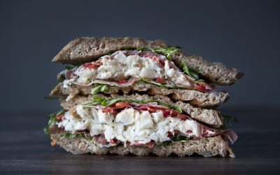 Sandwich med klippfisk og spekeskinke