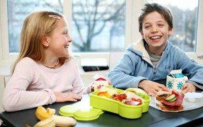 barn spiser matpakke