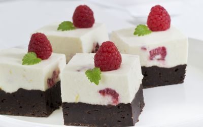 Sitronostekake med sjokoladebunn