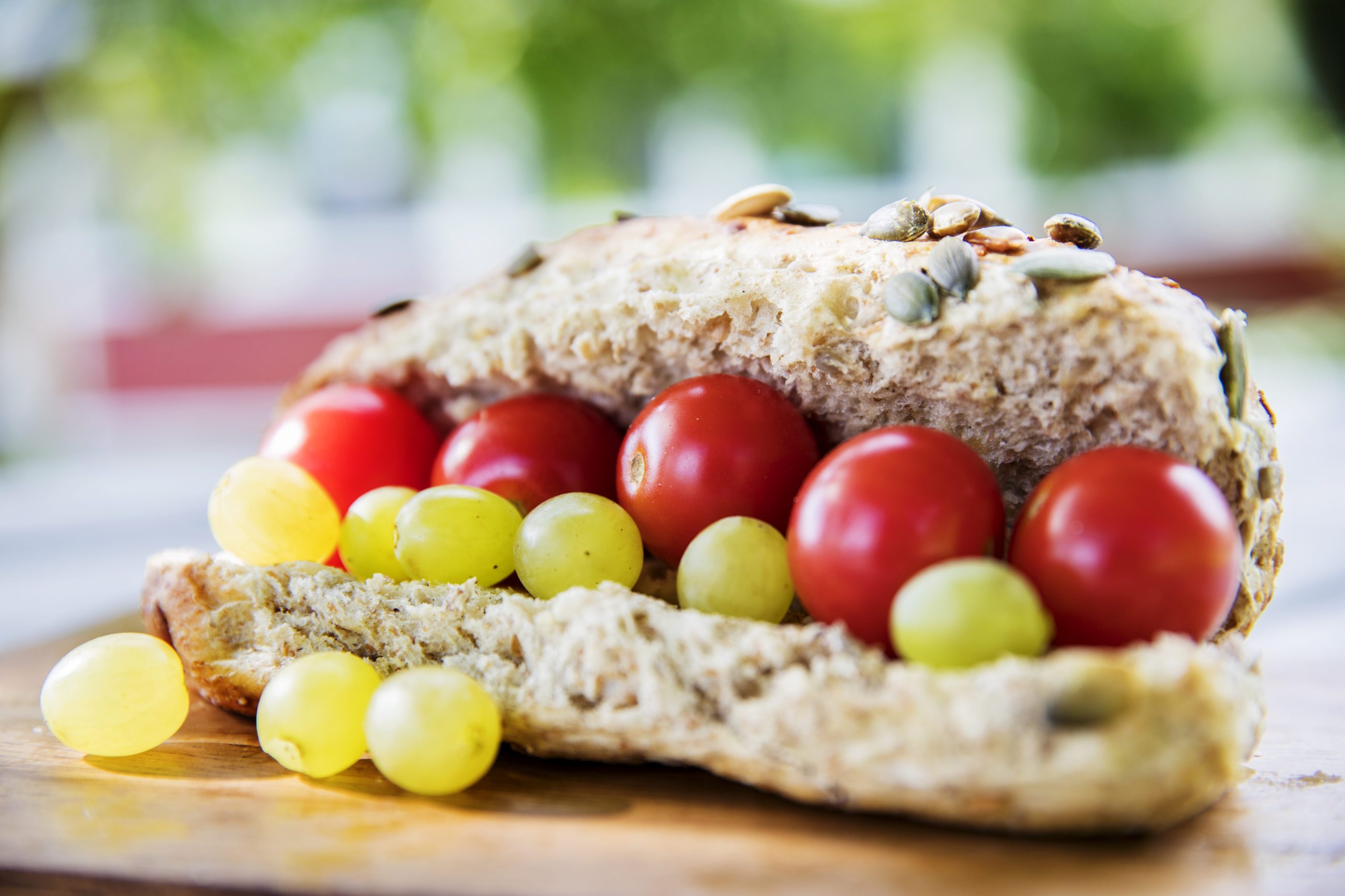 rundstykke med tomater