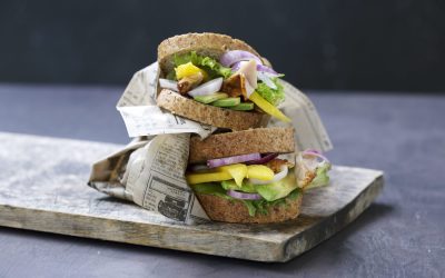 kyllingsandwich med avokado, paprika og rødløk