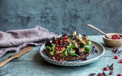 Smørbrød med reinsdyrskav og kremet sopp