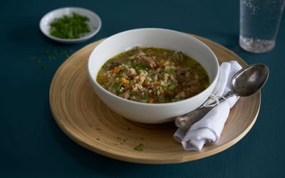 Lam- og byggrynsuppe til middag