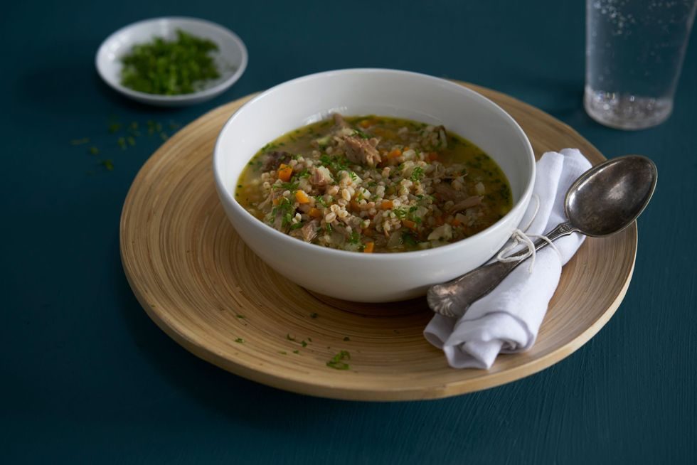 Lam- og byggrynsuppe til middag