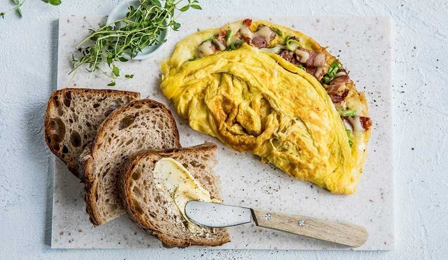 Brød med omelett