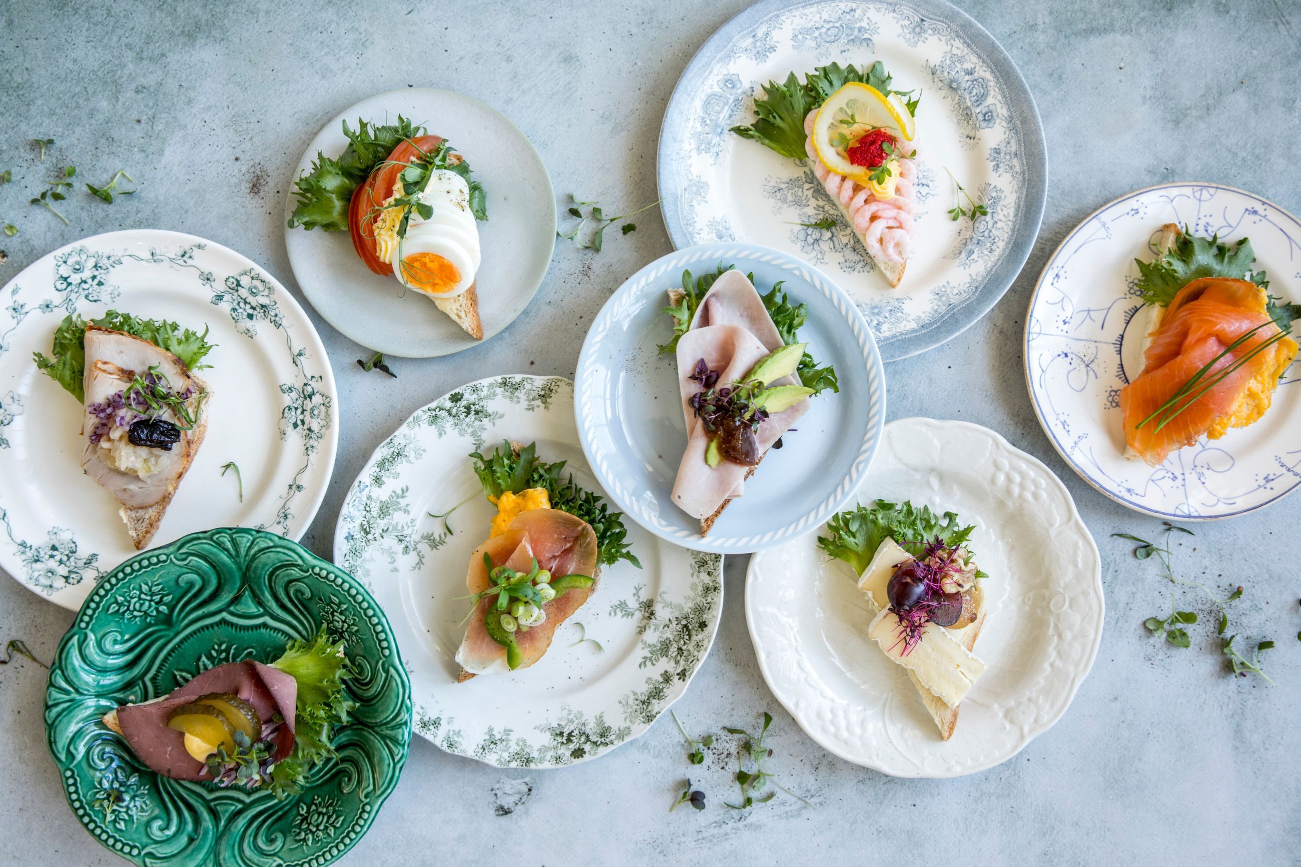 Diverse snitter - brødskiver med ulikt pålegg