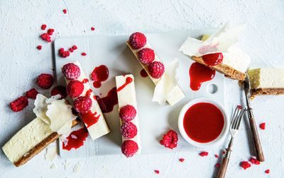 Ostekake med pepperkakebunn