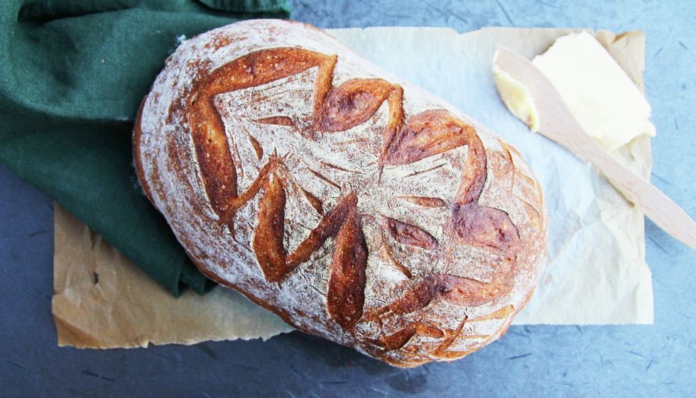 Surdeigsbrød med juledekor