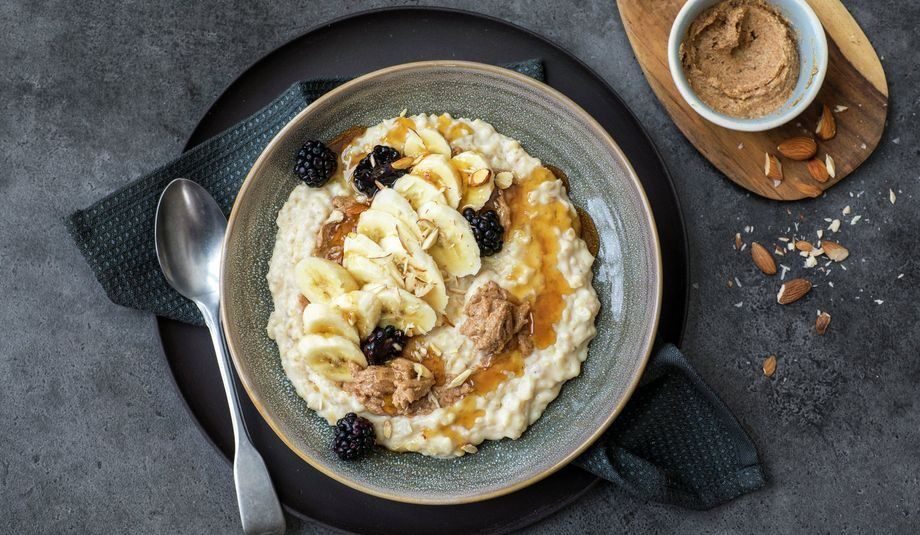 Julegrøt av bygg: Byggrynsgrøt med mandelsmør