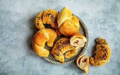 Fylte horn med ost og skinke