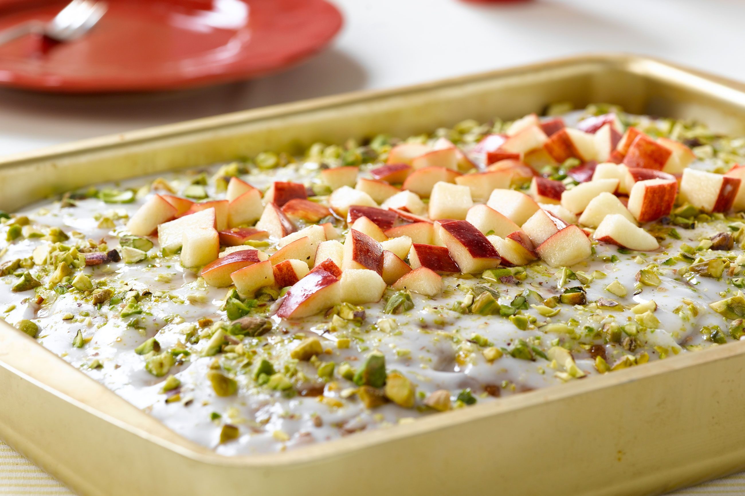 Kake til sommeravsluttningen: Eple- og pistasjkake