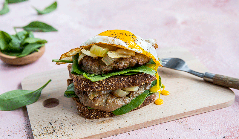 Middagsskive med egg og karbonade