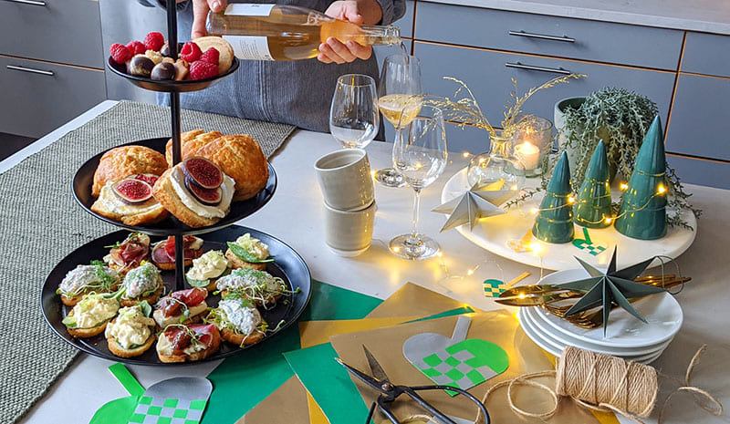 Slå to fluer i en smekk for en stressfri førjulstid: afternoon tea og juleverksted