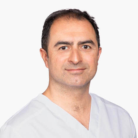 Tannlege og endodontist Andre Roushan
