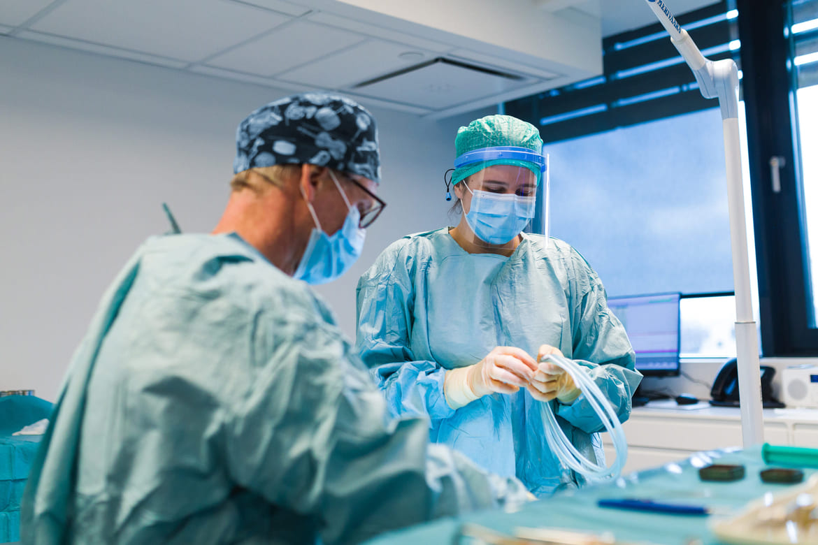 Kirurgiskinngrep_herobilde_behandling kopi Kirurgisk inngrep på klinikk.