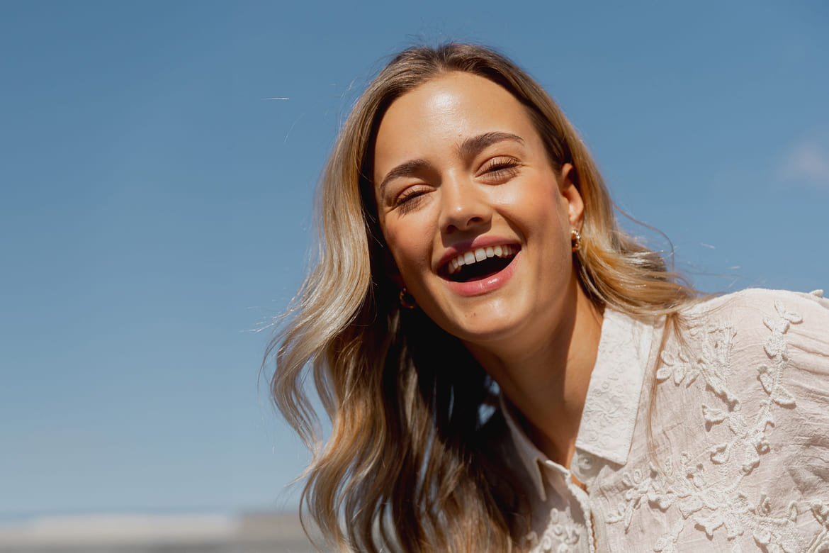 Smilende ung dame Smilende ung dame