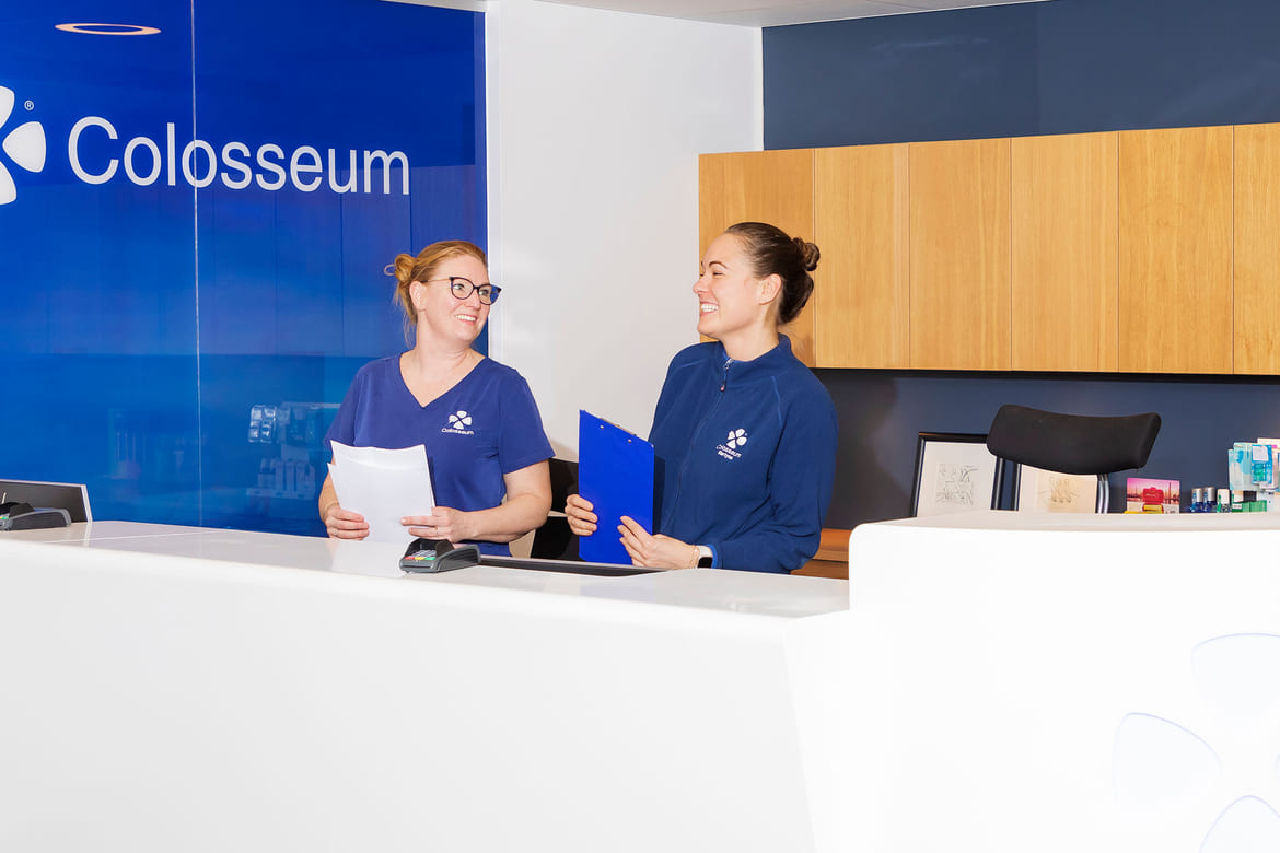 Smilende resepsjonister Majorstuen Smilende resepsjonister Majorstuen
