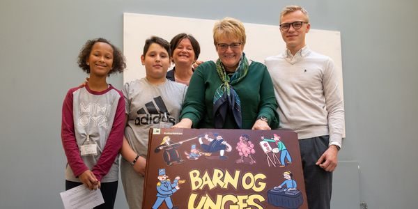 Trine Skei Grande med barn og unge