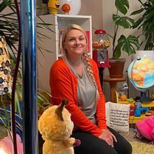 Forfatter Nina Elisabeth Grøntvedt på et filmsett