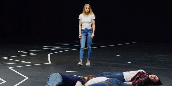 Plakatfoto fra filmen Rekonstuksjon Utøya.