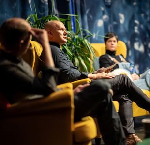 Ådne Sekkelsten snakker under panelsamtale på Marked for Musikk