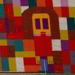 Et fargerikt vevd teppe. I midten ses en menneskefigur.