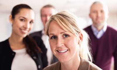 Selvinnsikt: En gruppe på fire med en blond kvinne i forgrunnen.