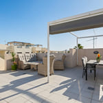 La Zenia Beach - stor takterrasse med utemøbler.